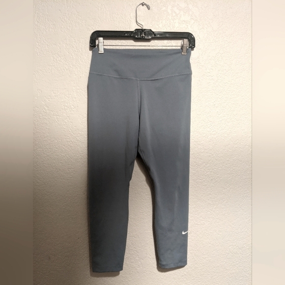 Nike Air LOT Gray Leggings & matching Black Crop Top both EUC - Picture 1 of 6
